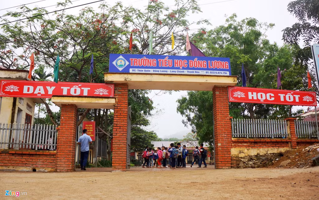 Sáng 4/5, trường Tiểu học Đồng Lương (xã Đồng Lương, huyện Lang Chánh, Thanh Hóa) tổ chức học bù sau kỳ nghỉ lễ 30/4 và 1/5. Buổi học đầu tiên diễn ra sau khi ngôi trường này bị một thanh niên địa phương xông vào dùng dao đâm chém 5 học sinh và một cô giáo.