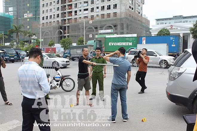 Chui nhau chuyen do xe, nguoi dan ong di o to bi danh chet-Hinh-8