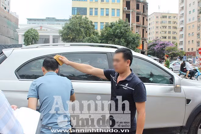 Chui nhau chuyen do xe, nguoi dan ong di o to bi danh chet-Hinh-9