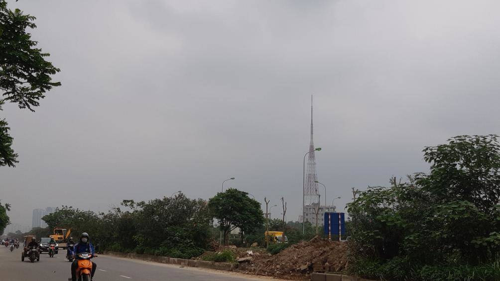 Các công trình xây dựng cũng không được rào chắn