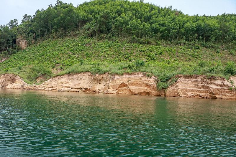 Nguoi dan dung 'tran dia' chong tau cat tren song Bo-Hinh-6