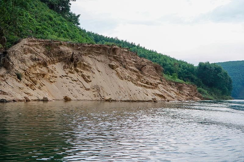 Nguoi dan dung 'tran dia' chong tau cat tren song Bo-Hinh-8
