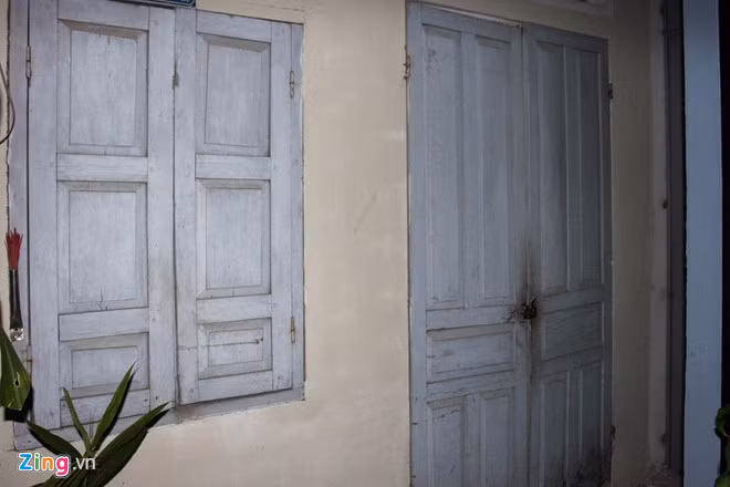 Hang xom bat ngo khi thieu uy cong an tat axit vao mat vo sap cuoi