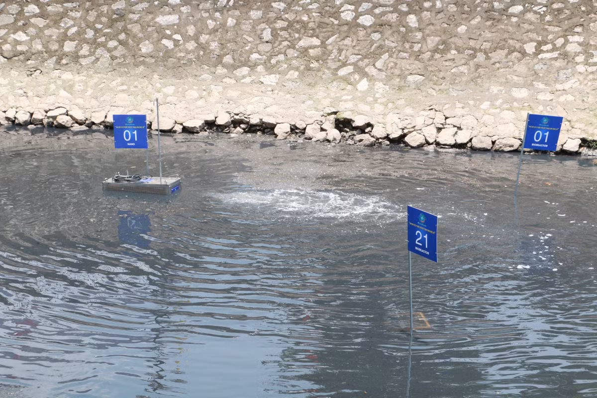 Các chuyên gia Nhật Bản cho biết, "Với máy sục khí công nghệ bio-nano, chỉ sau ba ngày, mùi ô nhiễm ở sông Tô Lịch sẽ giảm nhiều".