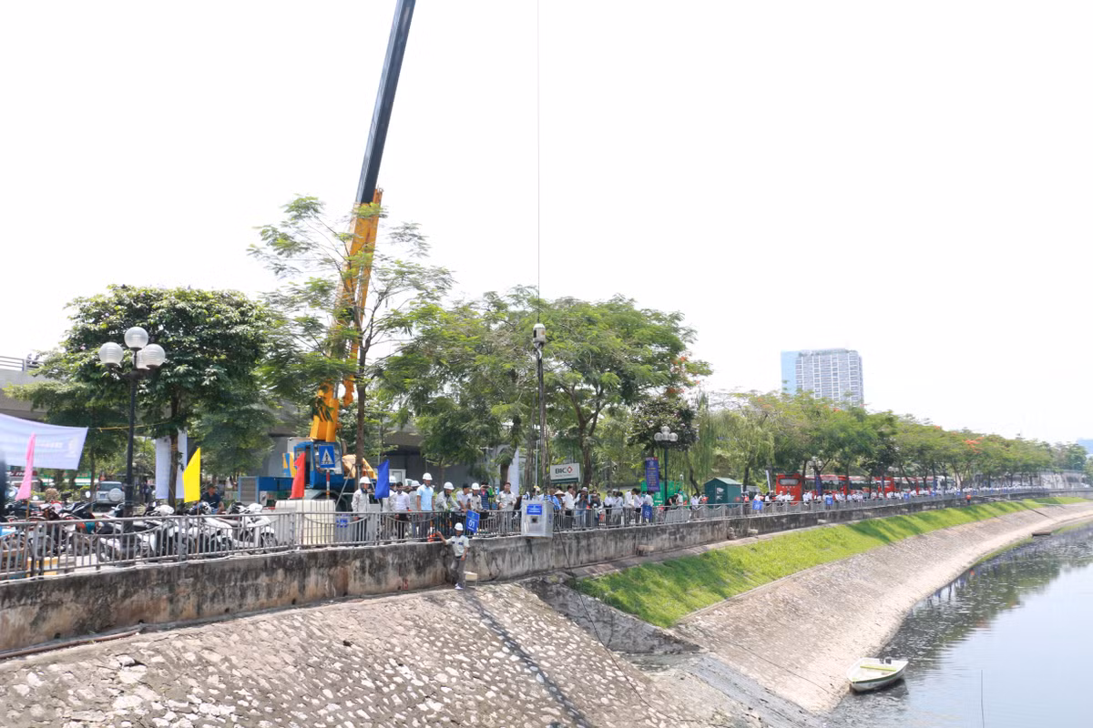 Sự khuếch tán của các bọt khí micro/nano trong nước làm tăng hàm lượng oxi hòa tan trong khu vực nước xử lý, bao gồm cả vùng nước ngầm. Kết quả là các vi sinh vật hiếu khí sẽ được kích hoạt và các quá trình chuyển hóa tự nhiên sẽ được nuôi dưỡng, chuỗi dinh dưỡng cuối được cải thiện. Việc lấy lại chuỗi dinh dưỡng sẽ cải thiện chất lượng nước của ao hồ, song biển trong thời gian ngắn.