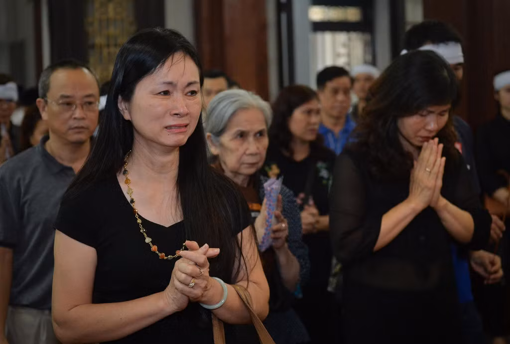 Ai cũng bàng hoàng không tin chị Đinh Hải Yến đã vĩnh viễn ra đi, để lại hai con thơ dại.