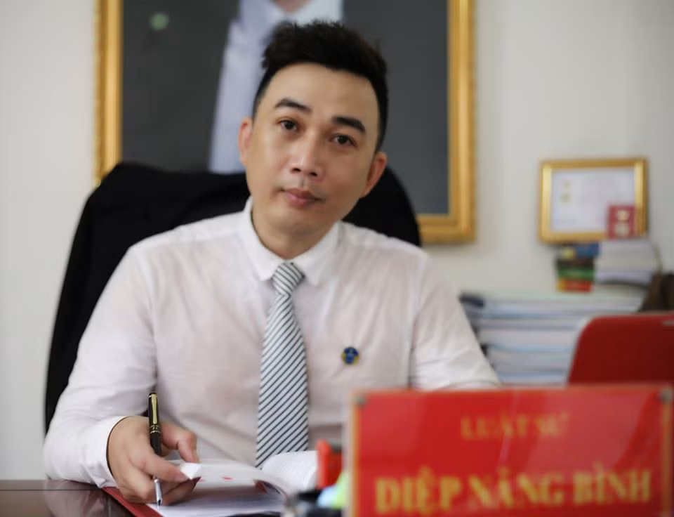 Nguoi dan ong nuoc ngoai sam so trong thang may xu the nao?-Hinh-2