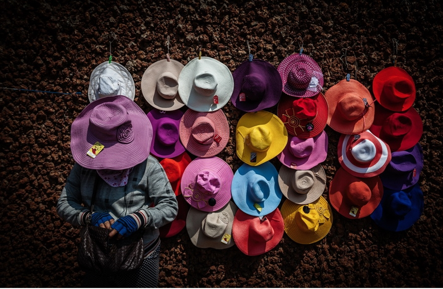 Người bán nón ở quận 9.