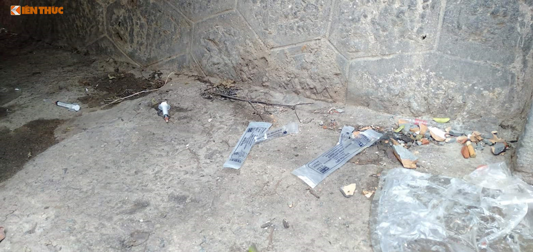 Trinh sat mat phuc xu phat doi tuong nghien hut tai pho Gam Cau