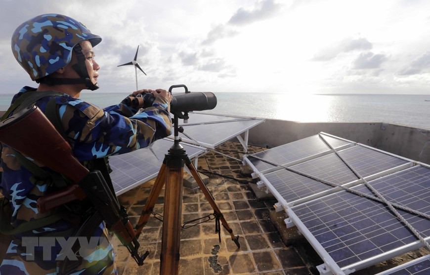 Can canh cuoc song cua cac chien si Truong Sa