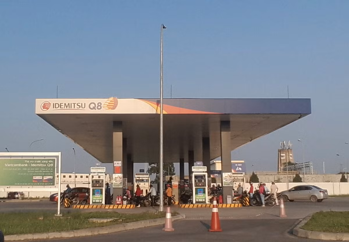  Cây xăng Nhật Bản Idemitsu Q8 (nhà đầu tư Nhật Bản) được thành lập ngày 5/10/2017, trạm xăng đầu tiên có 100% vốn nước ngoài được mở tại Việt Nam. Do ông Hiroaki Honjo làm Tổng giám đốc. Nằm bên trong khu công nghiệp Bắc Thăng Long (Hà Nội).