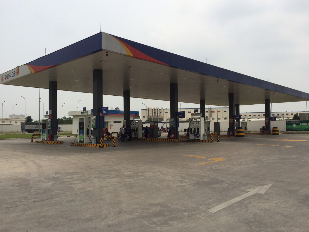 Trước đây khi cây xăng mới đi vào hoạt động có nhiều ý kiến tỏ ra hoài nghi, và cho rằng có thái độ phục vụ tốt đối với khách hàng là do Idemitsu Q8 đang ở giai đoạn đầu vận hành, lượng khách hàng vẫn còn thưa thớt nên nhân viên mới có thái độ tốt như vậy. Khi lượng khách hàng đông lên và hệ thống mở rộng, chưa chắc Idemitsu Q8 có thể đảm bảo được chất lượng dịch vụ của mình. Nhưng đến nay Idemitsu Q8 vẫn giữ được thái độ thân thiện của nhân viên đối với khách hàng và nhận được nhiều phản hổi tích cực. 