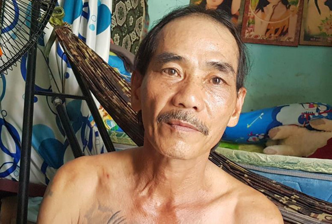 Ông Nguyễn Mạnh Hùng - người địa phương cho rằng cả 2 thi thể có thể mới bị sát hại cách đây vài ngày vì nếu chết lâu thì chỉ cần nắm tóc, tóc sẽ rơi ra ngoài.