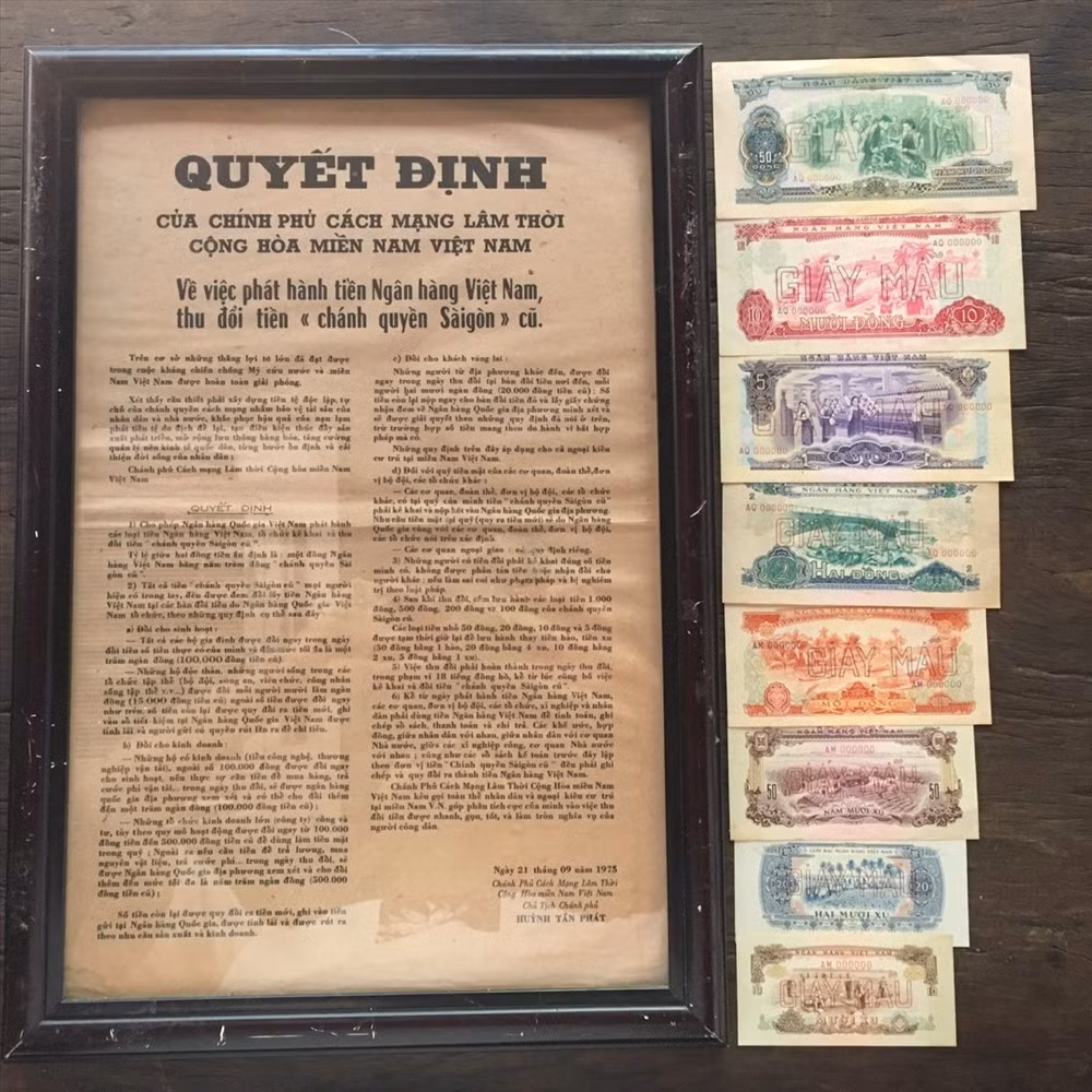 Văn bản quyết định thu hồi tiền cũ và phát hành tiền mới của “Chính Phủ Cách Mạng Lâm Thời Cộng Hòa miền Nam Việt Nam” được kí vào tháng 9.1975 và những tờ tiền mẩu đầu tiên sau giải phóng