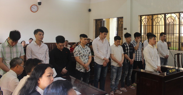 Nhom con do chem chet nguoi nhan an tong cong 131 nam tu