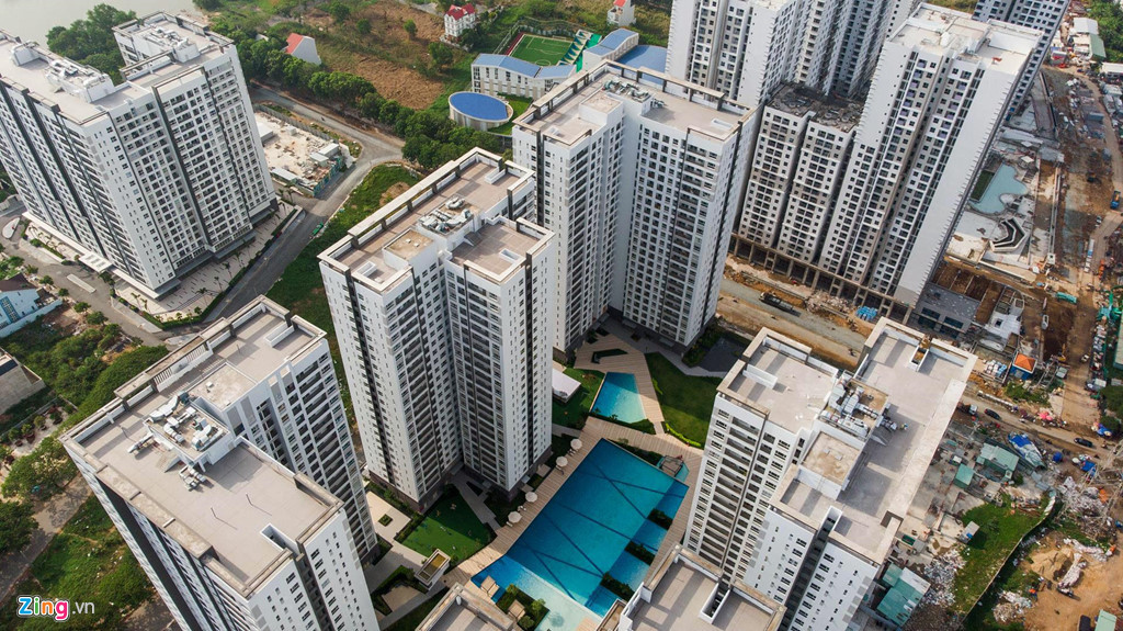 Giá bán của các chung cư dọc tuyến đường này có sự chênh lệch lớn. Trong khi các dự án của Hoàng Anh Gia Lai chỉ chưa tới 20 triệu đồng/m2, thì các dự án của Novaland, Sunshine lại tới trên 60 triệu đồng/m2. Nhiều cao ốc được quảng cáo có đầy đủ tiện nghi như công viên, hồ bơi, siêu thị, nhà hàng ăn uống…