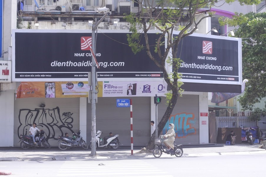 Nhật Cường Mobile ở Chùa Bộc (quận Đống Đa) cũng chung số phận.