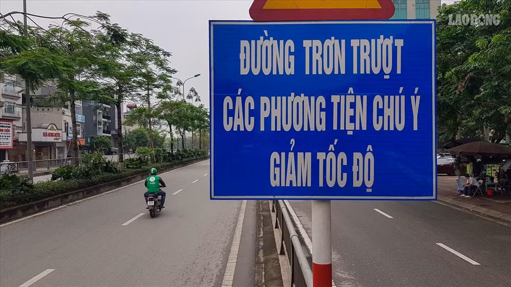 Bà Trần Thị Loan, một người sinh sống gần hầm Kim Liên nói: "Tôi bán hàng ở đây lâu rồi. Hầm Kim Liên thường xuyên tai nạn, đặc biệt là những ngày mưa hay đêm tối. Vừa tuần trước mới có một vụ, đêm qua lại một vụ nữa. Tôi thấy hầu như những người xuống đường dốc hầu này đều phóng nhanh và không giảm tốc dù đã có biển cảnh báo. Đi qua đây tôi rất sợ, cảm giác cứ bị hút vào, đáng ra mình đi chậm lại thành đi nhanh. Tôi đi quen thì hay giảm ga để đảm bảo an toàn, còn những người không biết thì họ cứ để vậy mà đi”.
