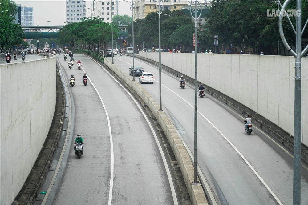 Hầm Kim Liên có chiều dài 644 m (trong đó phần hầm kín dài 140 m, hầm hở dài 405 m, đường dẫn dài 99 m), chiều rộng hầm 18,5 m, chiều cao thông xe trong hầm 4,7 m.