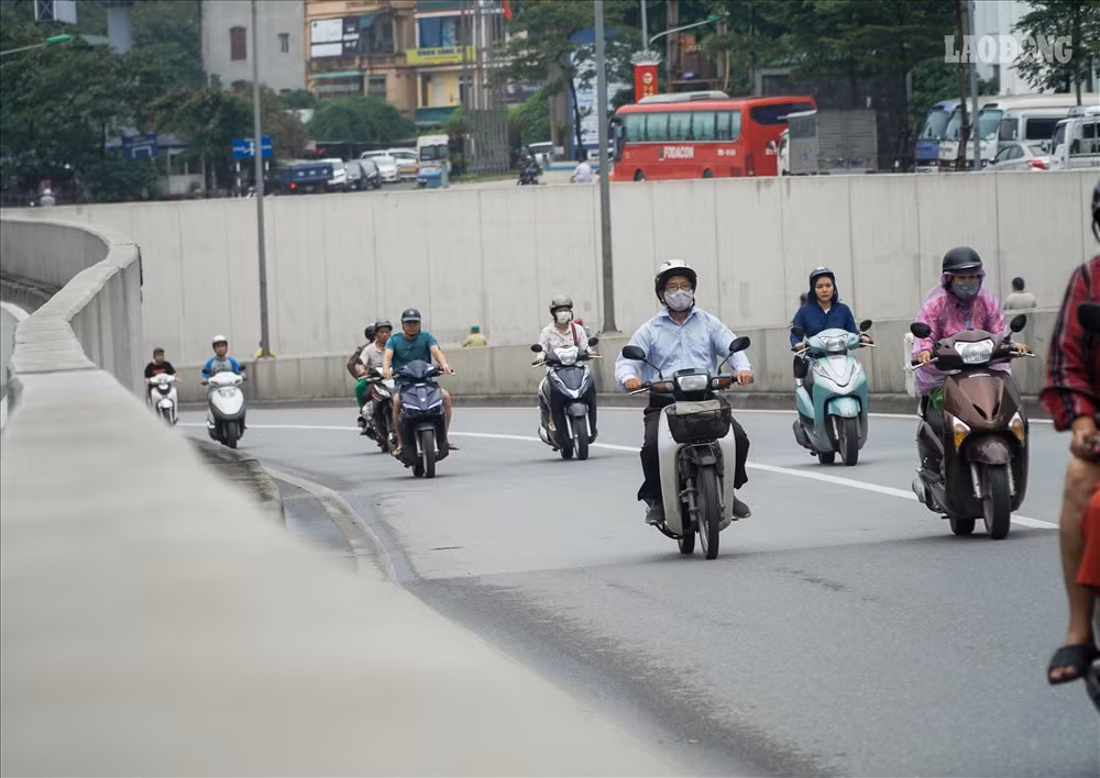 Trong khi đó, nhiều tài xế cho rằng, ý thức người tham gia giao thông chưa tốt kèm theo những bất cập của đường hầm đã dẫn đến nhiều vụ tai nạn thương tâm.