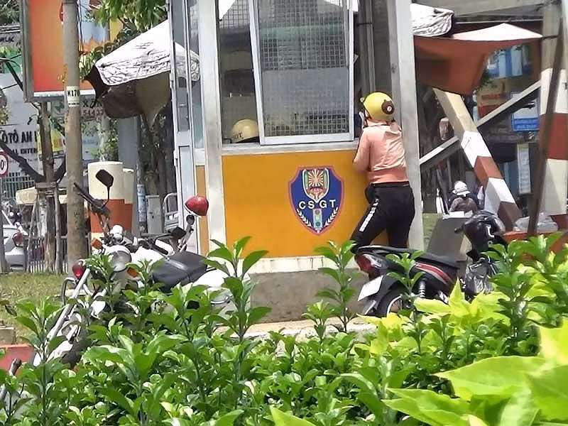 Dieu tra: Can canh ‘co’ dan xe qua chot CSGT-Hinh-3