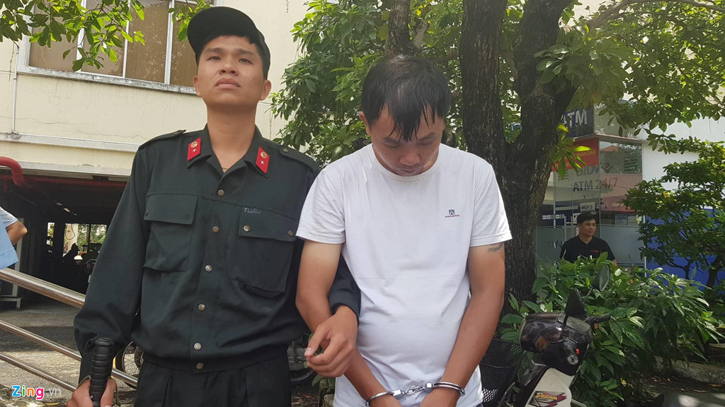 Nhà chức trách bắt giữ kẻ cầm đầu là Liu Ming Yang (34 tuổi) và hai người cùng quốc tịch Trung Quốc. Trong hình là Jhu Minh Junn (32 tuổi)