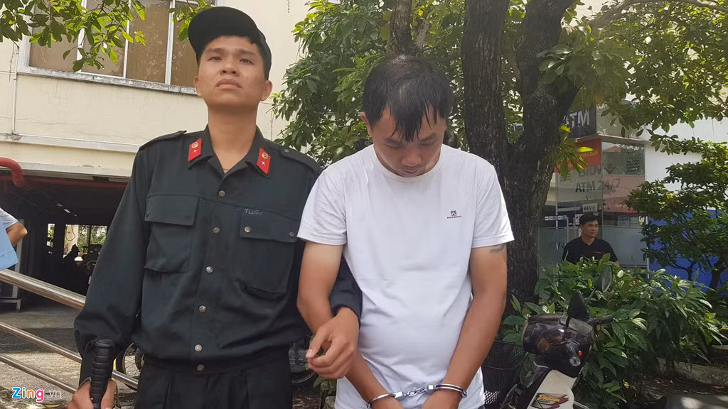 Nhà chức trách bắt giữ kẻ cầm đầu là Liu Ming Yang (34 tuổi) và hai người cùng quốc tịch Trung Quốc. Trong hình là Jhu Minh Junn (32 tuổi)