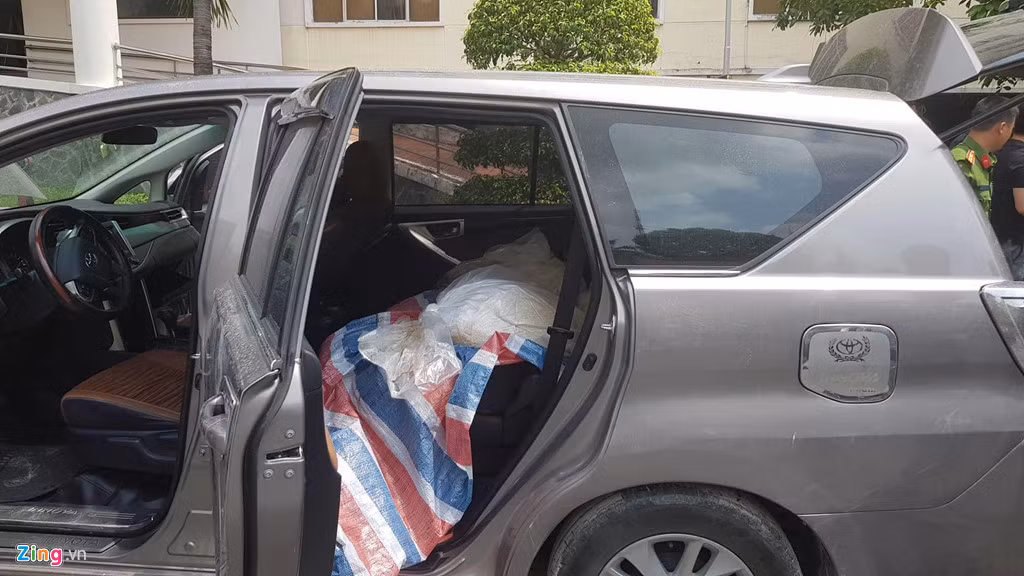 Ma túy cất giữ trên ôtô.