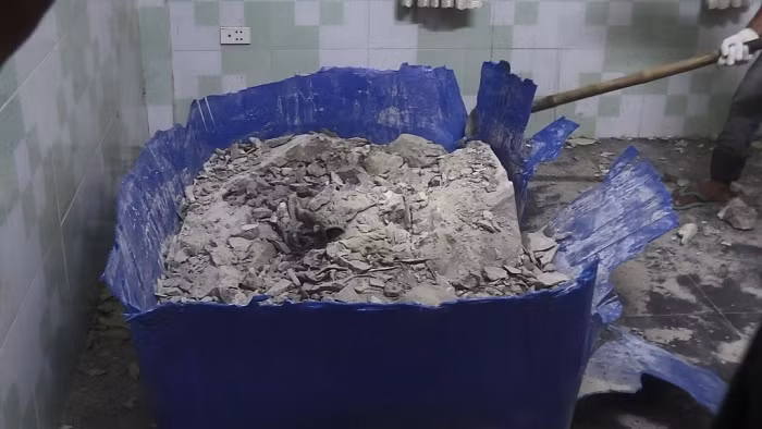 Chiều ngày 16/5, cơ quan chức năng tìm thấy thi thể thứ 2 trong khu nhà được giấu trong thùng nhựa. Danh tính của 2 thi thể nam giới này được xác định là Trần Đức Linh (quê Nghệ An) và Trần Trí Thành (quê Nam Định,tạm trú quận Phú Nhuận, TP HCM).