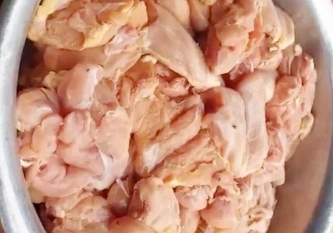 Nhung vu tuon rau ban, thit thoi vao truong hoc dau doc hoc sinh-Hinh-5