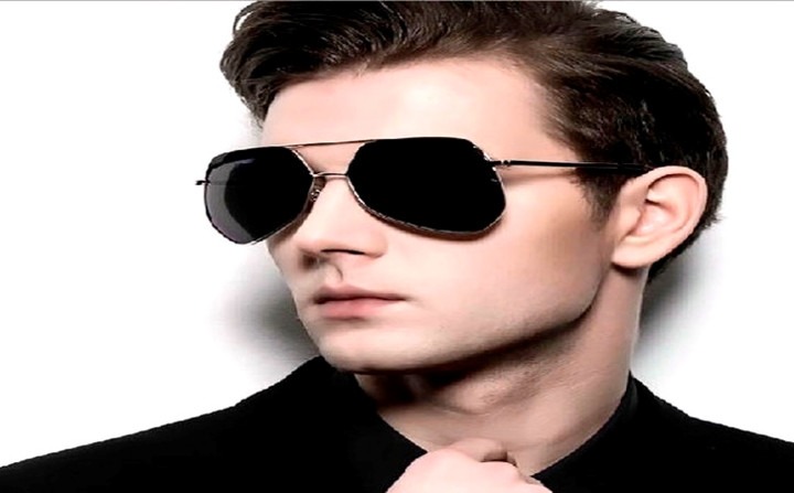 Không đeo kính dâm: Kính dâm không chỉ bảo vệ mắt mà còn bảo vệ cả vùng da xung quanh mắt khỏi tia UV.