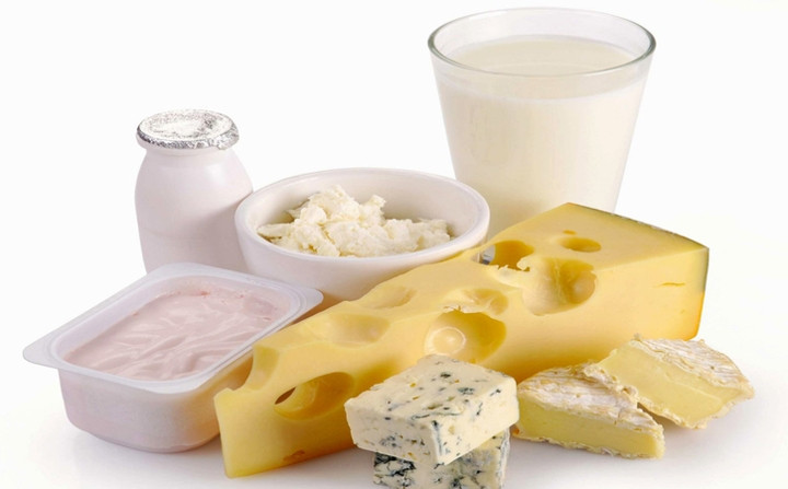 Sử dụng thực phẩm giàu chất béo: Ăn quá nhiều chất béo là một trong những nguyên nhân phổ biến gây mụn, khiến da xấu đi, bởi vì lượng lớn insulin dung nạp vào cơ thể cũng có thể gây viêm da.