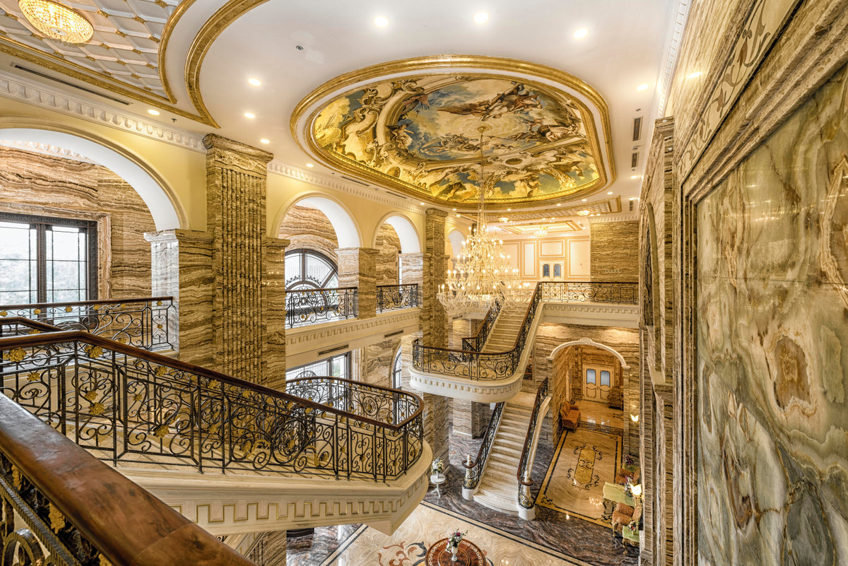 Chu tich Tan Hoang Minh va 1 thap ky kien tao kiet tac D'. Palais Louis-Hinh-2