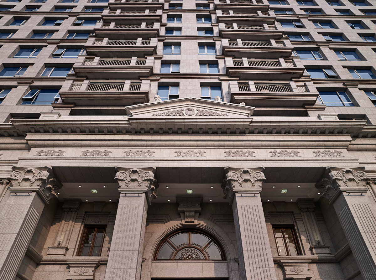 Chu tich Tan Hoang Minh va 1 thap ky kien tao kiet tac D'. Palais Louis