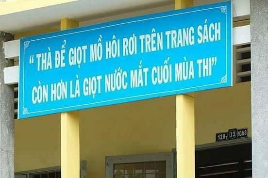 "Thà để giọt mồ hôi rơi trên trang sách còn hơn là giọt nước mắt cuối mùa thi"