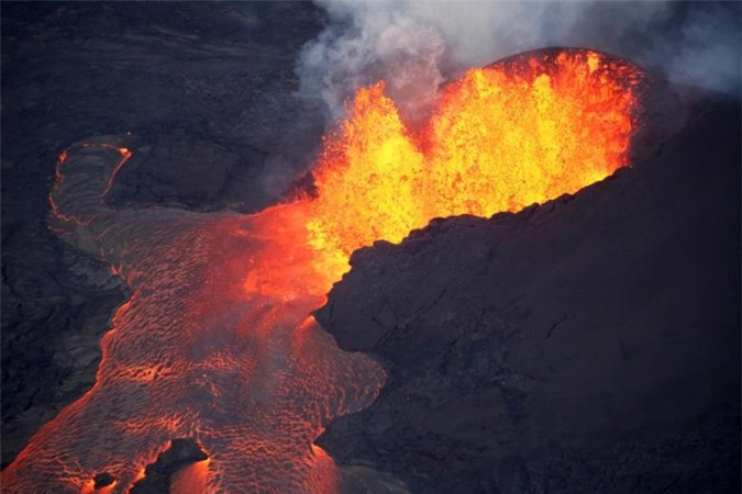 Dung nham khủng khiếp từ núi lửa Kilauea.
