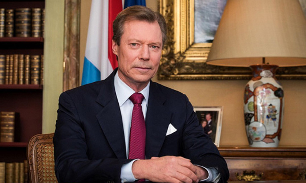 Đại công tước Henri (Luxembourg - 4 tỷ USD ): Gia đình đại công tước sở hữu khối tài sản khổng lồ nhờ vào quyền sở hữu, quản lý và kiểm soát Luxembourg. Ngoài ra, họ cũng được nhận gần 325.000 USD mỗi năm kể từ năm 1948 để điều hành đất nước. Ảnh: Luxembourg Times. 