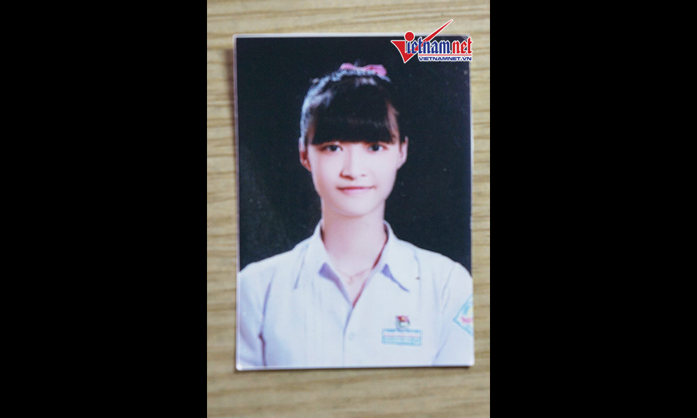 Tấm ảnh thẻ hồi cấp 3 của Kiều Loan với gương mặt xinh xắn không khác biệt mấy so với hiện tại.