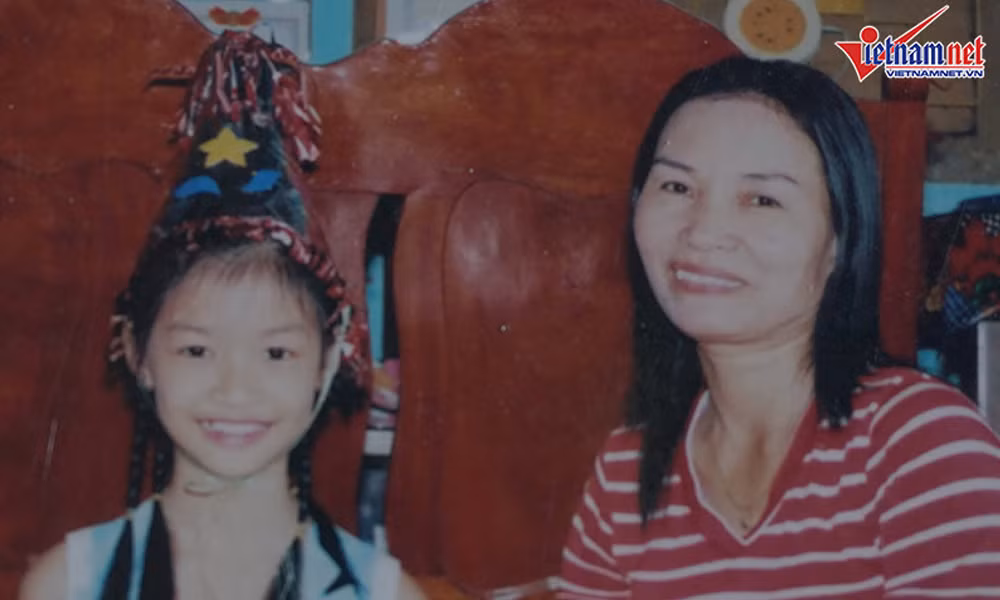 Căn phòng cũng là nơi lưu giữ rất nhiều những hình ảnh tuổi thơ của Kiều Loan.