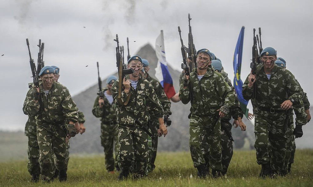 Lực lượng lính dù thuộc Không quân Nga ra đời ngày 2/8/1930, khi một đơn vị gồm 12 người lính nhảy dù, do phi công quân sự Leonid Minov và Yakov Moshkovsky chỉ huy, lần đầu tiên thực hiện nhiệm vụ, trong một cuộc tập trận của Không của Quân khu Mátxcơva, diễn ra gần thành phố Voronezh, phía Nam nước Nga. Nguồn ảnh: TASS.