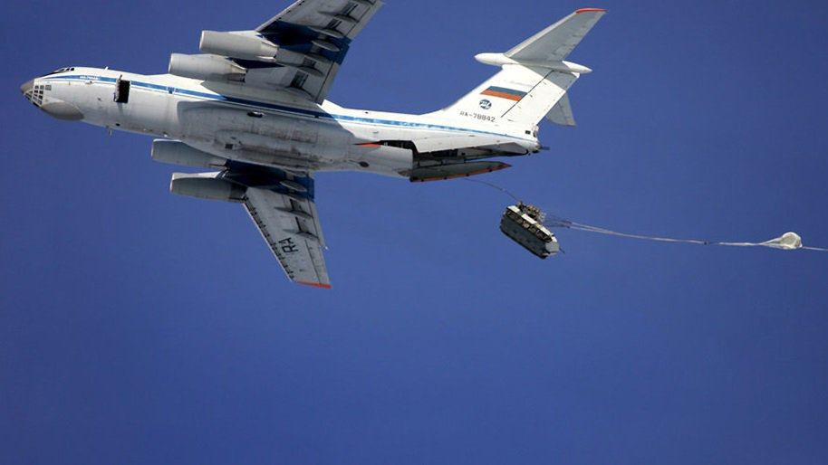 Ngoài ra, hệ thống mới có một số khớp gắn cứng cho phép giữ thiết bị, vũ khí nhỏ và một thùng chứa hàng hóa bổ sung ở đằng trước. Nguồn ảnh: Top War.