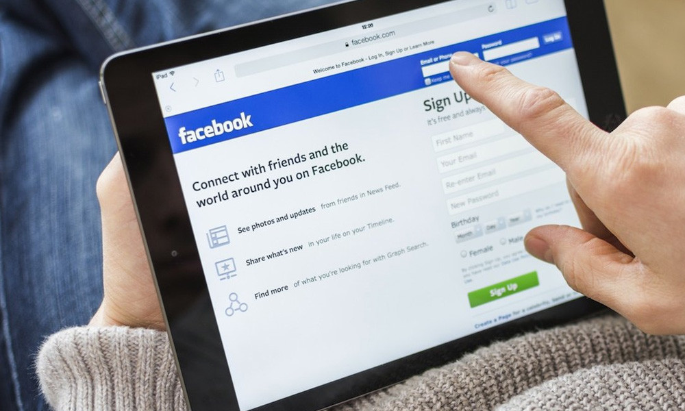 Tuy nhiên thực tế đã ghi nhận, có rất nhiều trường hợp người dùng phàn nàn về việc Facebook của tự xuất hiện những quảng cáo liên quan đến nội dung mà họ vừa chat trong inbox riêng tư hay nói chuyện trên trang cá nhân. Video Giới chức Mỹ bác bỏ tiết lộ mới nhất của Edward Snowden - Nguồn: VTC14