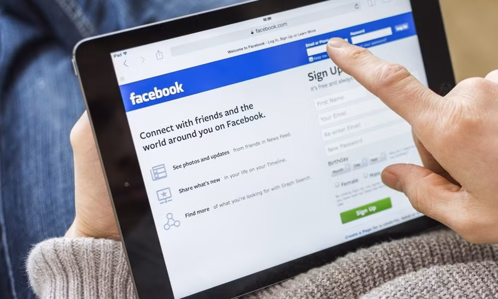 Tuy nhiên thực tế đã ghi nhận, có rất nhiều trường hợp người dùng phàn nàn về việc Facebook của tự xuất hiện những quảng cáo liên quan đến nội dung mà họ vừa chat trong inbox riêng tư hay nói chuyện trên trang cá nhân. Video Giới chức Mỹ bác bỏ tiết lộ mới nhất của Edward Snowden - Nguồn: VTC14