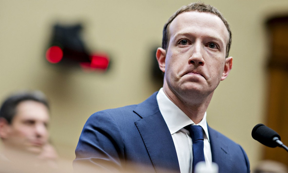 Đây không phải lần đầu Facebook và các mạng xã hội khác bị tố cáo đang thu thập dữ liệu cá nhân. Đầu tháng 4 năm ngoái, chính Mark Zuckerberg cũng từng thừa nhận điều này. Mark cũng khẳng định những thông tin mà Facebook thu thập được chỉ nhằm mục đích bảo mật, không phục vụ quảng cáo.