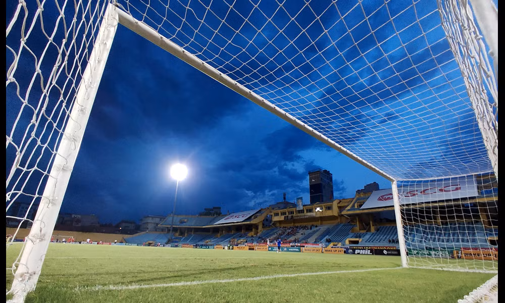 Màu sắc xanh thẳm của bầu trời lúc xế chiều được chiếc máy thể hiện lại rất chân thực. Góc nhìn từ sau gôn kết hợp với camera siêu rộng của Oppo Reno gây được ấn tượng mạnh cho người xem.