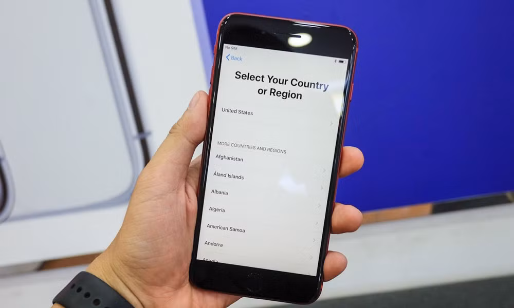 Tuy chắc chắn các cửa hàng bán đồ Apple xách tay vẫn sẽ chịu trách nhiệm bảo hành cho các thiết bị bán ra, nhưng tâm lý người dùng sẽ kém hài lòng hơn, khi chính sách hậu mãi chính hãng thay đổi. 