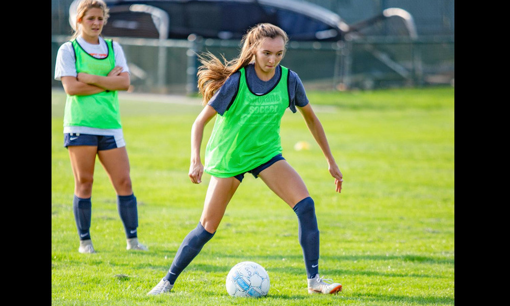 Ngay sau khi nhận được thông tin HLV Mai Đức Chung đang cùng với Liên đoàn Bóng đá Việt Nam VFF tìm kiếm nhân tài cho Đội tuyển bóng đá nữ quốc gia nhằm hướng tới World Cup 2023, hai chị em nữ cầu thủ Việt kiều Mỹ: Chelsea Lê và Kyah Lê đã lập tức ngỏ ý muốn về nước góp sức.