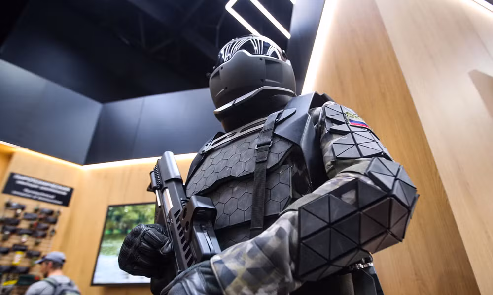 Trong khi bộ Ratnik 2 vừa mới được Nga trang bị cho các lực lượng Lục quân, Không quân và Hải quân, thì Ranik thế hệ thứ 3 dành cho chiến binh trong tương lai đã được rục rịch thiết kế và phát triển. Ảnh: New York Post. 