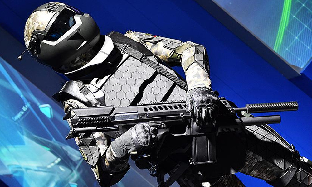 Nhà thiết kế Oleg Faustov đã chia sẻ với hãng thông tấn Nga TASS, chính ông cùng các đồng sự là những người tham gia phát triển Ratnik-3. Bộ giáp này thực sự tăng cường khả năng thể chất của người lính. Ảnh: Iz.ru.