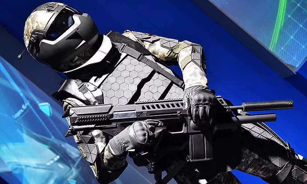 Nhà thiết kế Oleg Faustov đã chia sẻ với hãng thông tấn Nga TASS, chính ông cùng các đồng sự là những người tham gia phát triển Ratnik-3. Bộ giáp này thực sự tăng cường khả năng thể chất của người lính. Ảnh: Iz.ru.